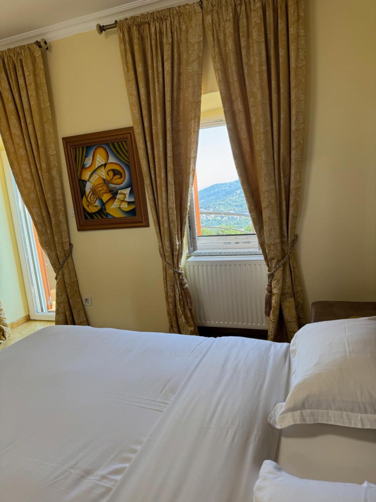 Apartma Bv *